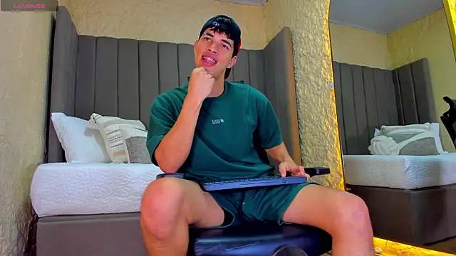 Snapshot of Benjamin_More chatting on November 11, 12:05 am Benjamin More online show from November 11, 12:05 am