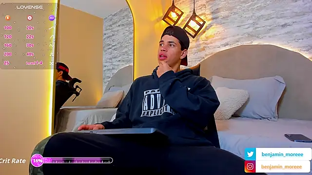 Snapshot of Benjamin_More chatting on October 2, 10:51 am Benjamin More online show from October 2, 10:51 am