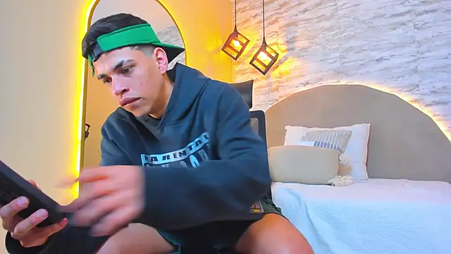 Snapshot of Benjamin_More chatting on November 14, 2:21 pm Benjamin More online show from November 14, 2:21 pm