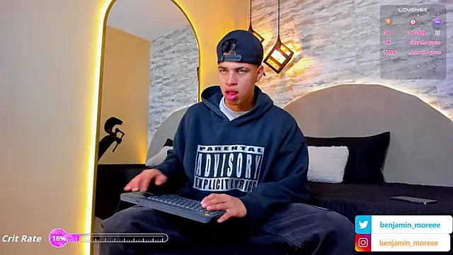 Snapshot of Benjamin_More chatting on October 9, 11:22 am Benjamin More online show from October 9, 11:22 am