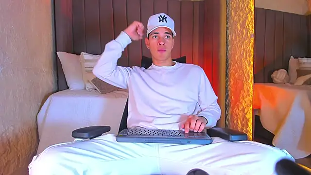 Snapshot of Benjamin_More chatting on November 29, 7:47 pm Benjamin More online show from November 29, 7:47 pm