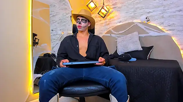 Snapshot of Benjamin_More chatting on October 31, 8:27 pm Benjamin More online show from October 31, 8:27 pm