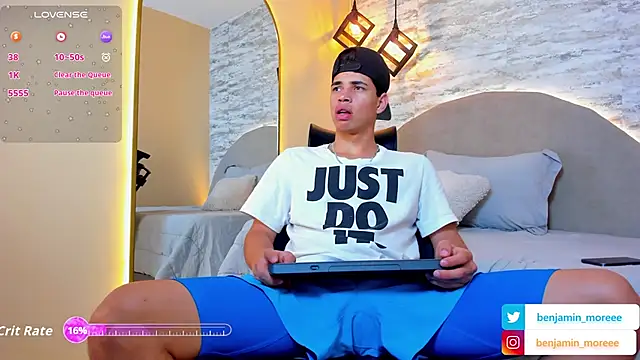 Snapshot of Benjamin_More chatting on October 1, 5:17 pm Benjamin More online show from October 1, 5:17 pm