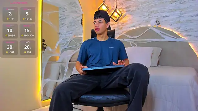 Snapshot of Benjamin_More chatting on October 30, 12:25 pm Benjamin More online show from October 30, 12:25 pm