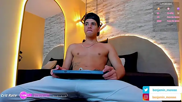 Snapshot of Benjamin_More chatting on October 8, 11:12 am Benjamin More online show from October 8, 11:12 am