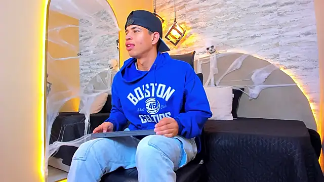 Snapshot of Benjamin_More chatting on October 23, 10:14 am Benjamin More online show from October 23, 10:14 am