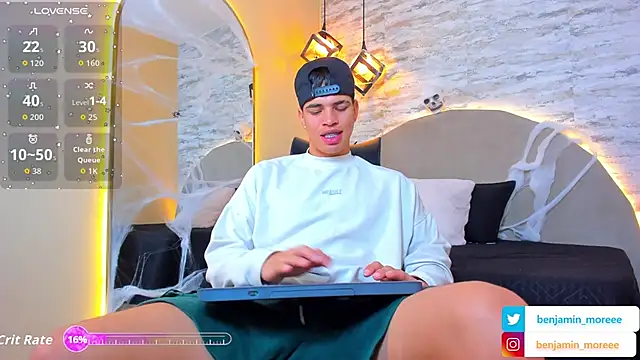 Snapshot of Benjamin_More chatting on October 26, 11:21 am Benjamin More online show from October 26, 11:21 am