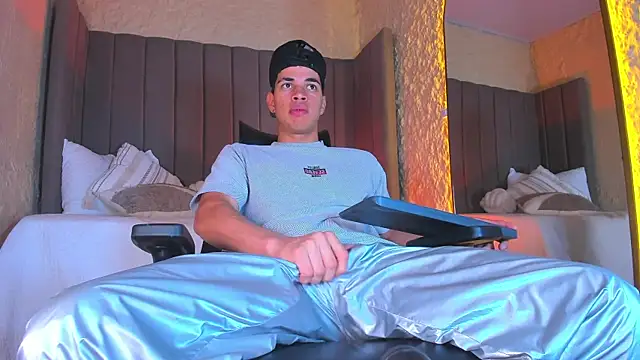 Snapshot of Benjamin_More chatting on November 27, 12:27 pm Benjamin More online show from November 27, 12:27 pm