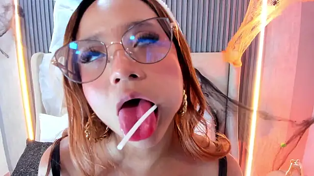 MelanieRoah online show from October 27, 7:48 pm