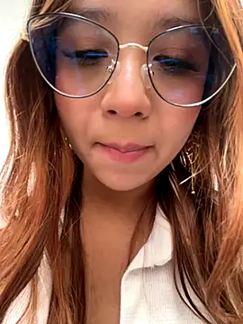 MelanieRoah online show from October 21, 7:02 pm