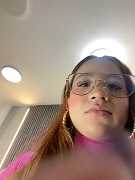 MelanieRoah online show from October 18, 1:24 pm