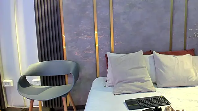 MelanieRoah online show from November 29, 8:09 pm