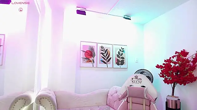 Ema louis  online show from March 13, 12:32 pm