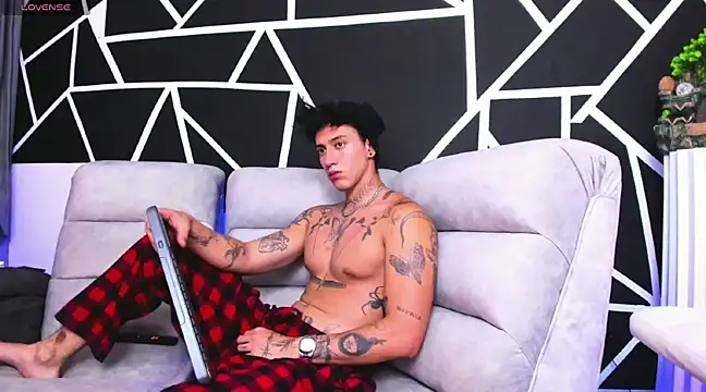 JUSTIN FULLER1 online show from February 15, 10:31 pm