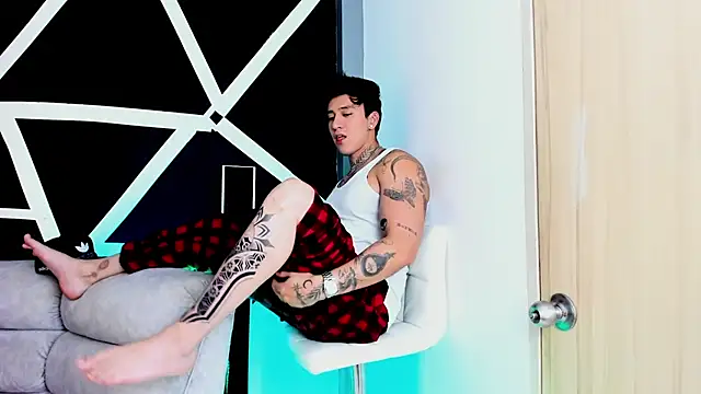 JUSTIN FULLER1 online show from October 12, 9:27 pm