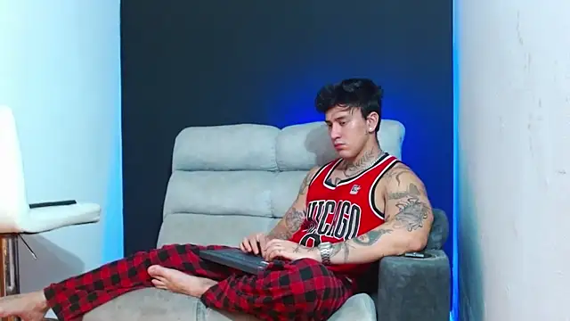 JUSTIN FULLER1 online show from May 18, 2:55 am