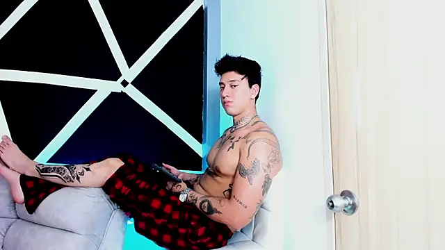 JUSTIN FULLER1 online show from September 24, 6:58 pm