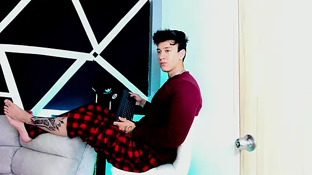 JUSTIN FULLER1 online show from October 8, 3:02 pm