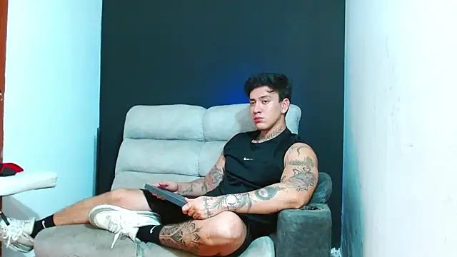 JUSTIN FULLER1 online show from August 3, 10:58 pm