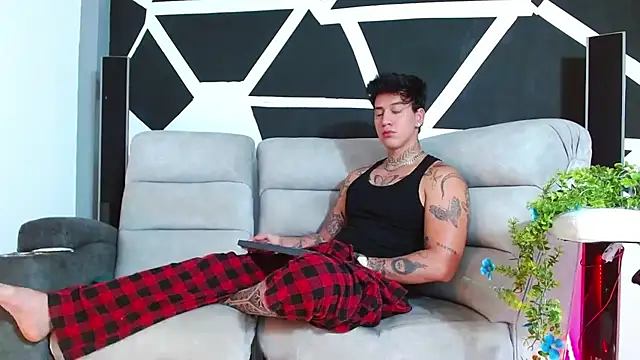 JUSTIN FULLER1 online show from November 28, 9:59 pm