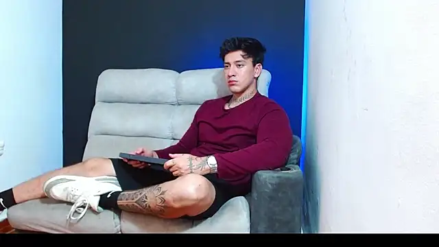 JUSTIN FULLER1 online show from June 23, 3:37 am