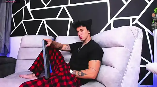 JUSTIN FULLER1 online show from February 16, 1:58 am