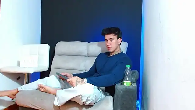 JUSTIN FULLER1 online show from February 18, 11:23 pm