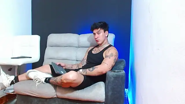 JUSTIN FULLER1 online show from March 25, 3:39 am