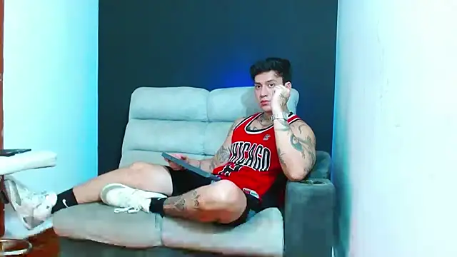 JUSTIN FULLER1 online show from July 16, 12:40 am