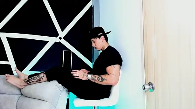 JUSTIN FULLER1 online show from October 18, 7:16 pm