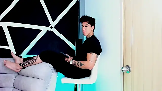 JUSTIN FULLER1 online show from October 19, 3:48 pm