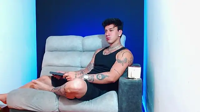 JUSTIN FULLER1 online show from January 15, 5:44 am