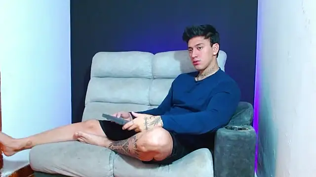 JUSTIN FULLER1 online show from February 2, 6:40 pm