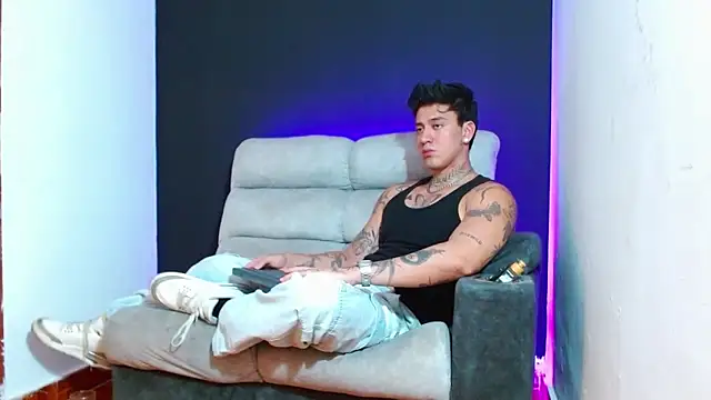 JUSTIN FULLER1 online show from January 31, 10:41 pm