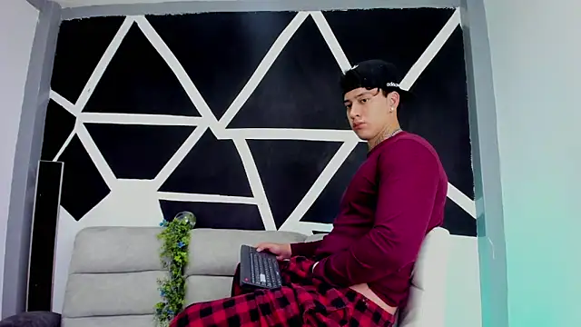 JUSTIN FULLER1 online show from November 3, 5:27 pm