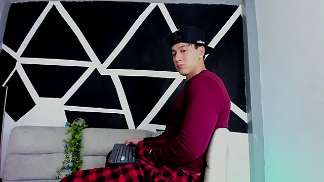 JUSTIN FULLER1 online show from November 6, 9:52 pm