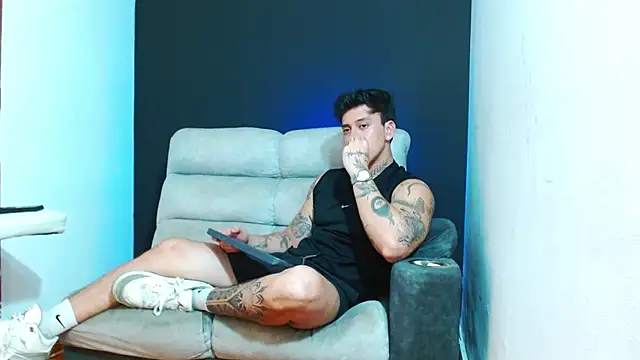 JUSTIN FULLER1 online show from July 14, 8:59 pm