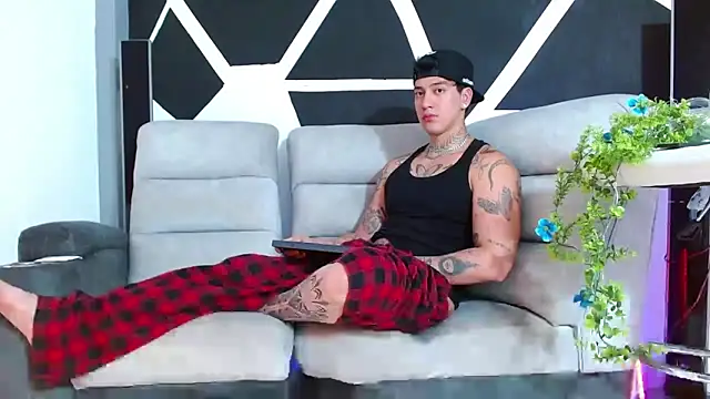 JUSTIN FULLER1 online show from November 22, 8:08 pm