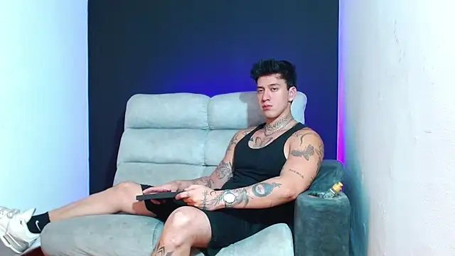 JUSTIN FULLER1 online show from February 2, 2:32 am