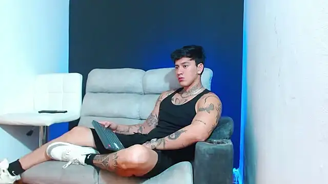 JUSTIN FULLER1 online show from March 20, 5:47 pm