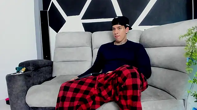 JUSTIN FULLER1 online show from November 9, 7:07 pm