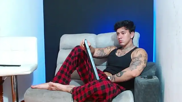JUSTIN FULLER1 online show from May 13, 5:36 am