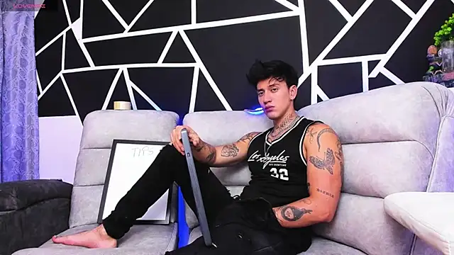 JUSTIN FULLER1 online show from February 27, 12:03 am