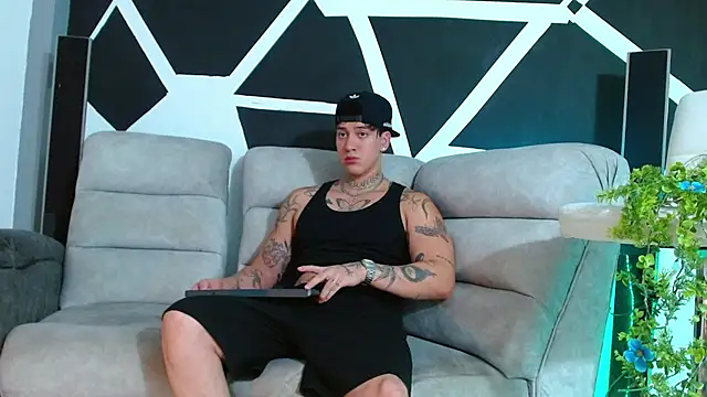 JUSTIN FULLER1 online show from November 12, 9:07 pm