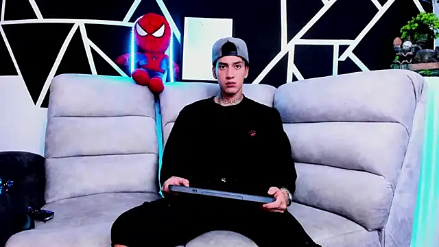 JUSTIN FULLER1 online show from March 22, 6:36 pm