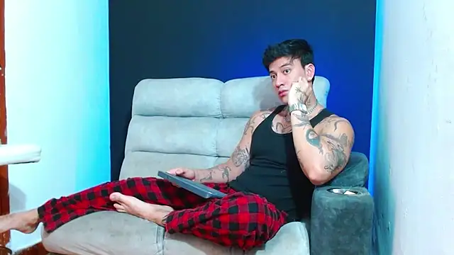 JUSTIN FULLER1 online show from June 2, 3:23 pm