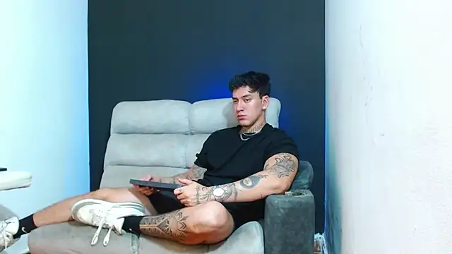 JUSTIN FULLER1 online show from July 7, 1:08 am