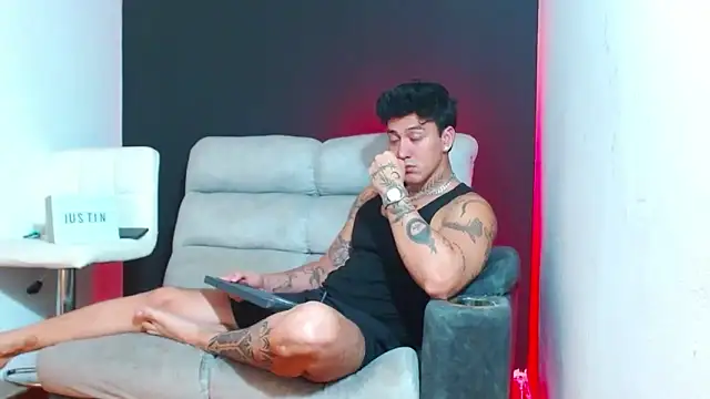 JUSTIN FULLER1 online show from February 19, 9:01 pm