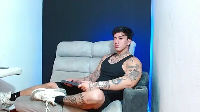 JUSTIN FULLER1 online show from June 11, 12:01 am