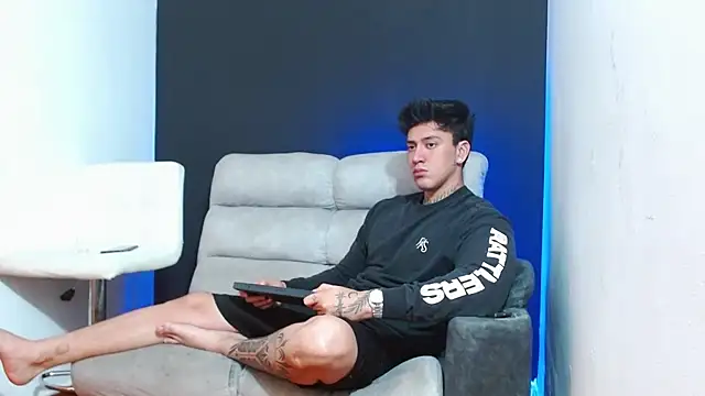 JUSTIN FULLER1 online show from March 15, 10:17 pm